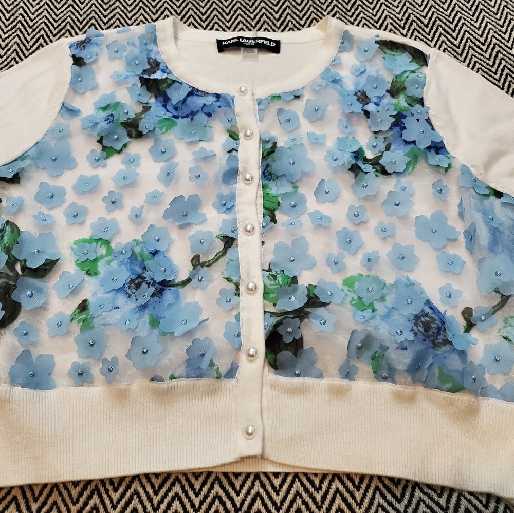 CARDIGAN WITH 3D APPLIQUE